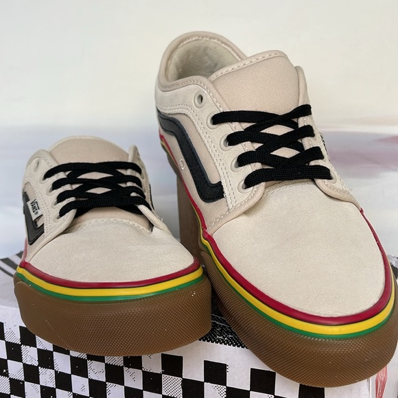 Vans WMNS Chukka Low Sid
Rasta Turtledove
VN0A5KQZDJR
Sneakers - Picture 5 of 16